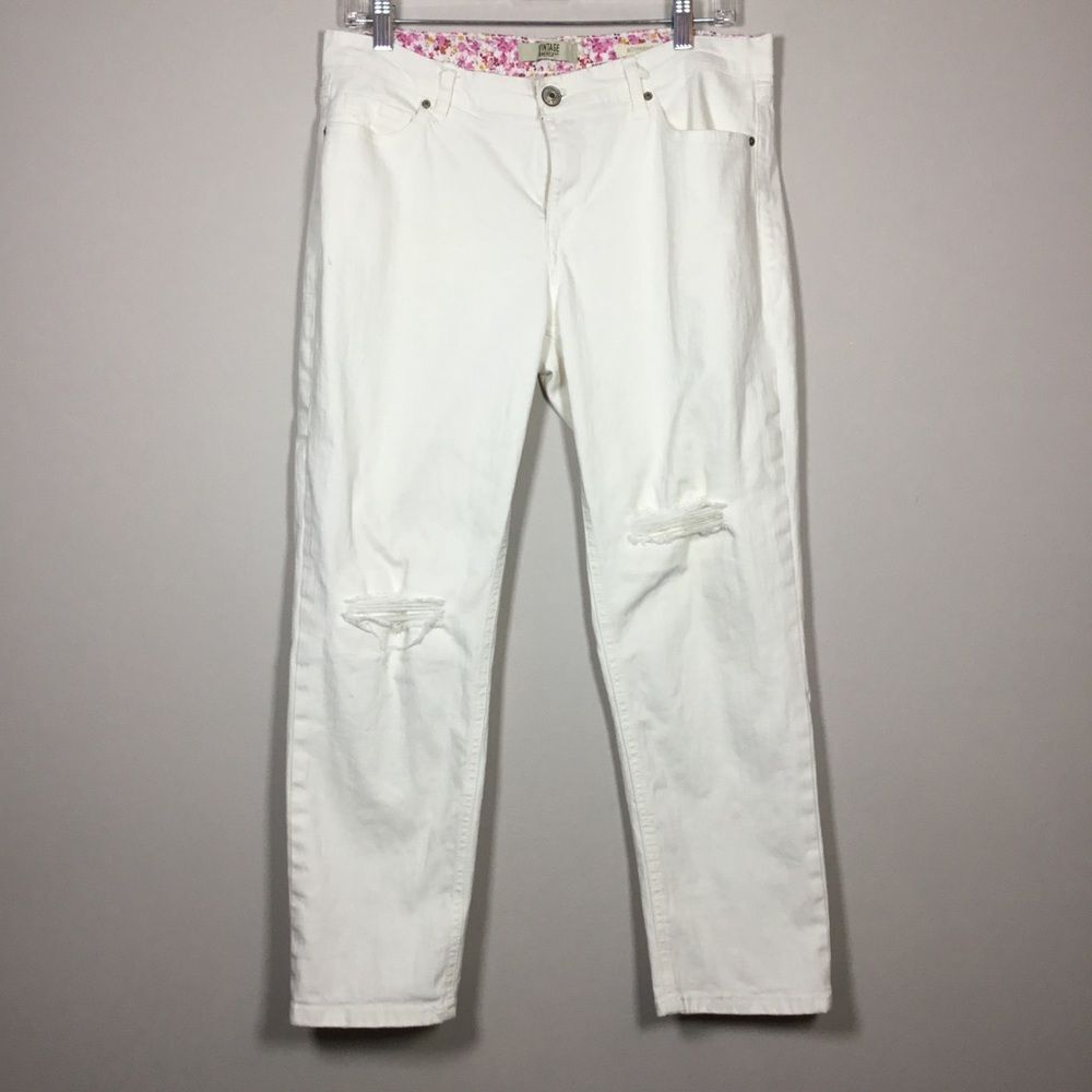 Vintage American brand creamy white distressed jeans waist 34” inner leg 25 1/2”